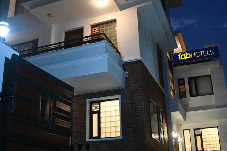 Fabhotel Premium- 10min Walk From Millennium City Centre Gurugram Gurgaon