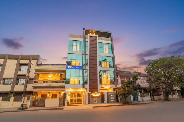 Fabhotel Super 3 Premium - 800m From Kashi Vishwanath Temple