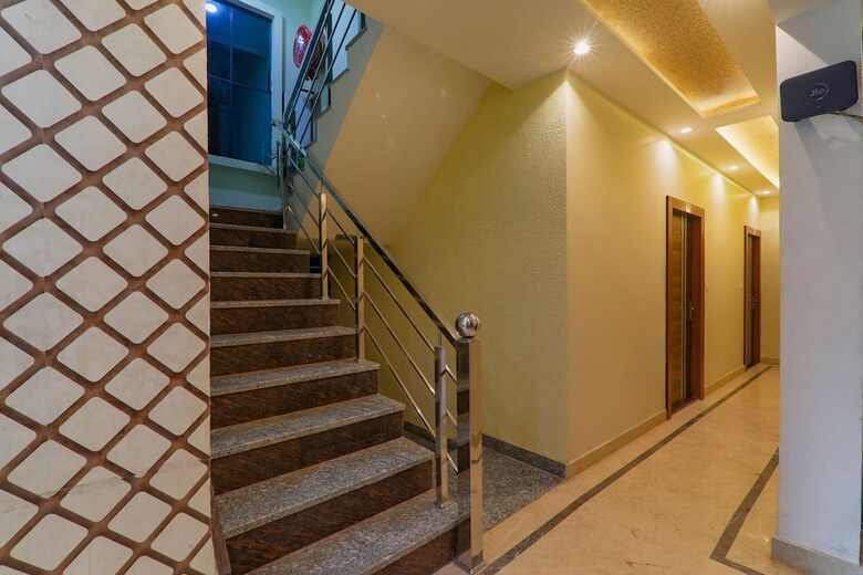 Fabhotel Super 3 Premium - 800m From Kashi Vishwanath Temple