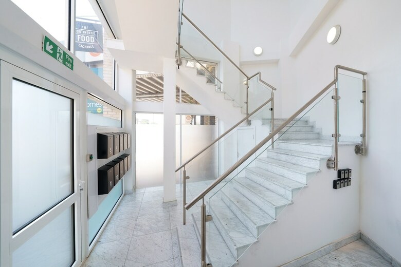 Hotel Panther House By Oval