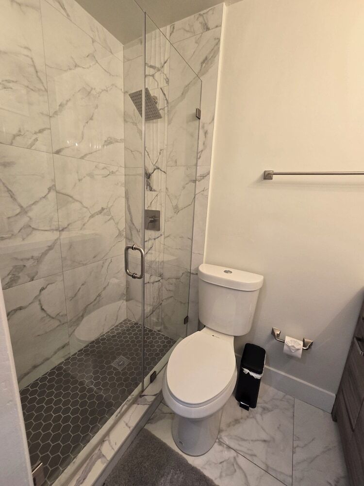 Luxurious & Spacious Townhouse In Prime Location