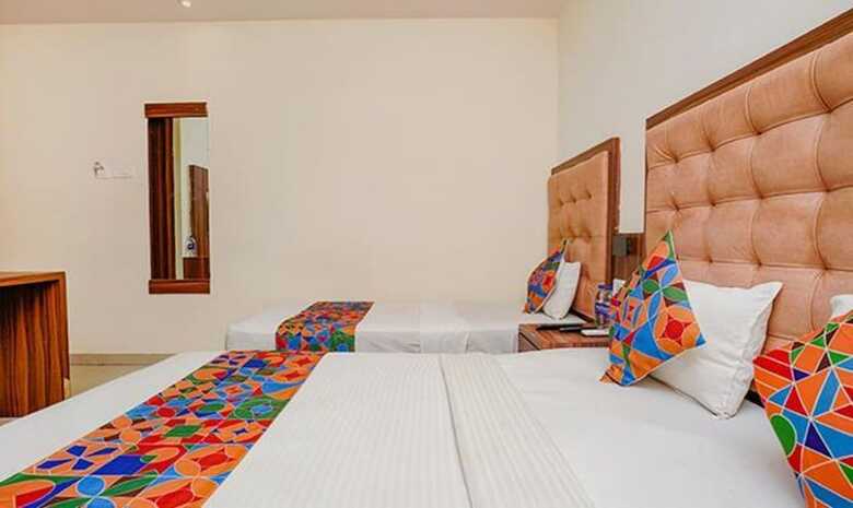 Hotel Fabexpress Emerald Inn