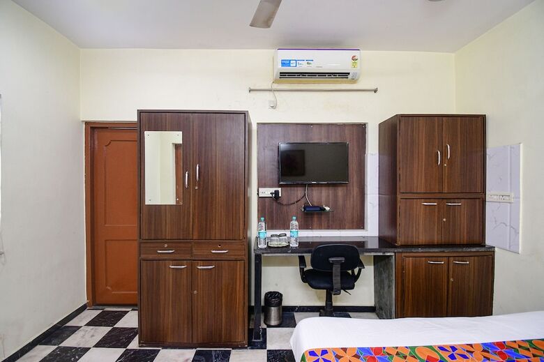 Hotel Fabexpress Ullash Residency