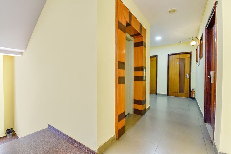 Fabhotel Royal Residency