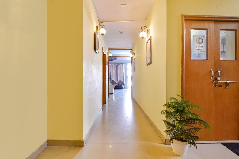 Fabhotel Royal Residency