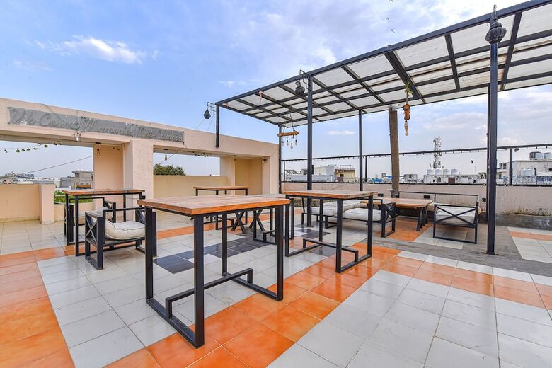 Fabhotel Royal Residency