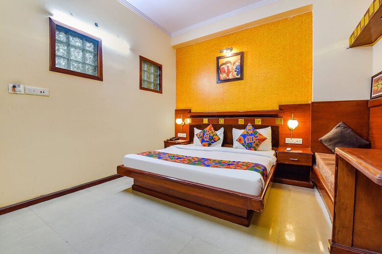 Fabhotel Royal Residency