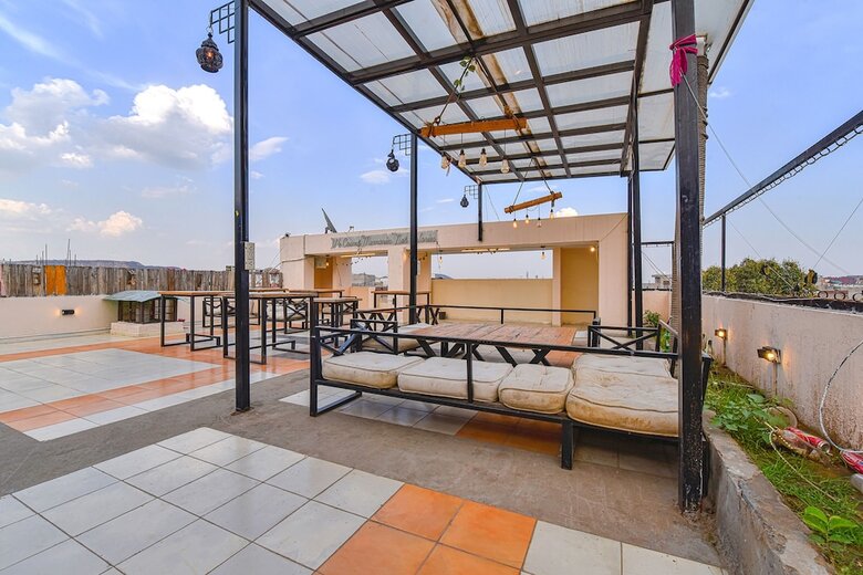 Fabhotel Royal Residency