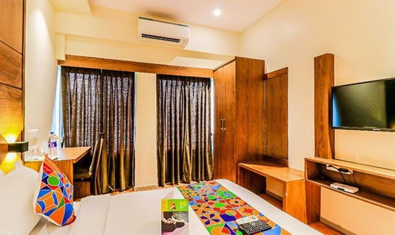 Fabhotel Ascot International