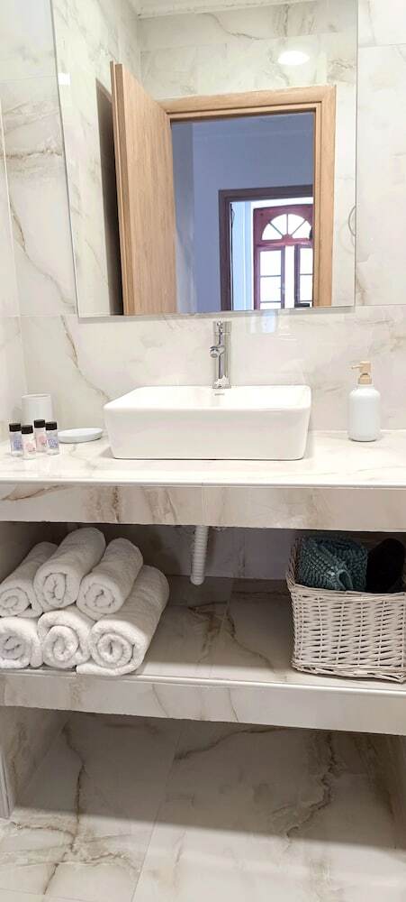 Apeiron Acropolis Suites