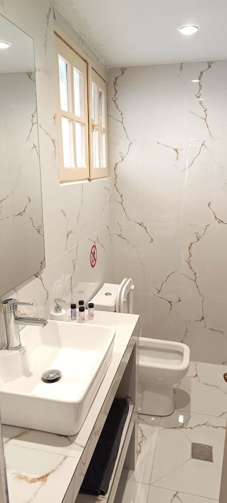 Apeiron Acropolis Suites