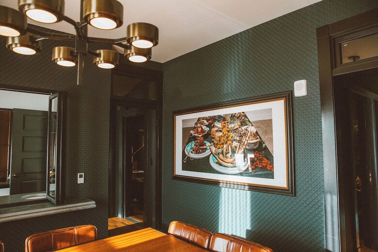 Crossroads Hotel
