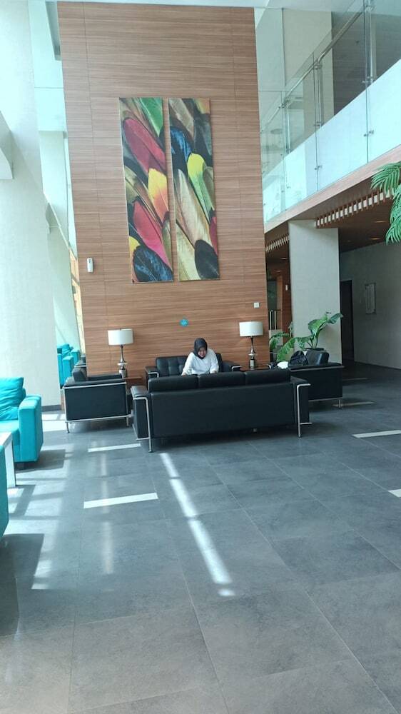 Hotel Express O 92140 Appartel