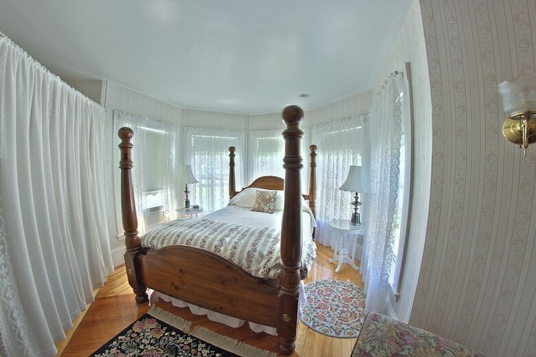 Bed & Breakfast The Jeweled Turret Inn
