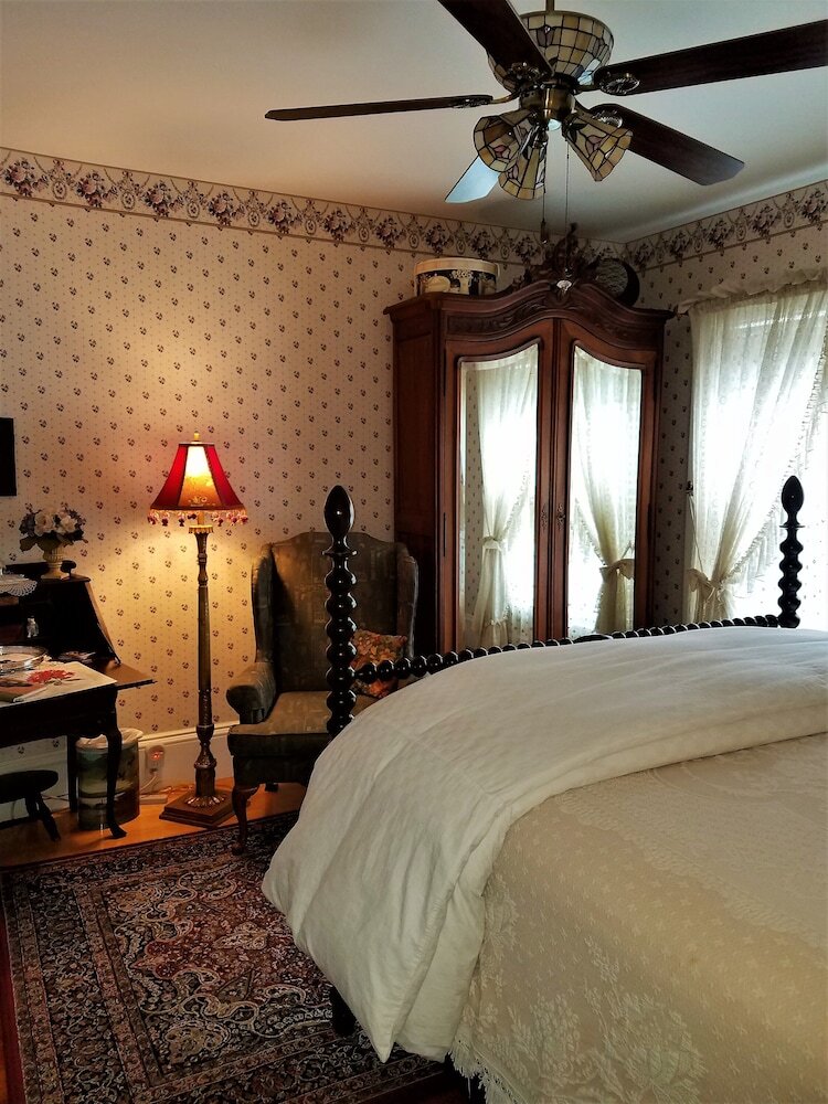 Bed & Breakfast The Jeweled Turret Inn