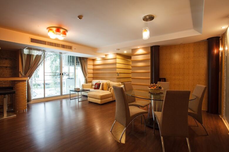 2b - 2 Bedrooms And 2 Bathrooms Located Downtown Apartment With Shared Pool