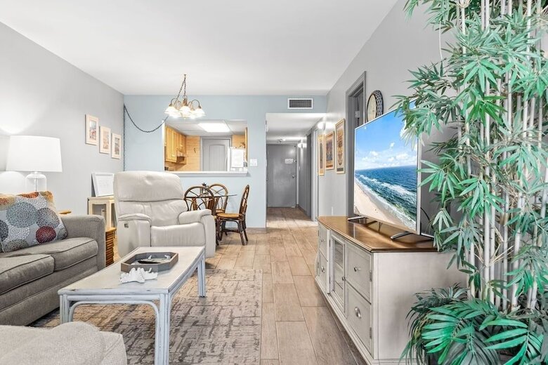 Hotel Gulf Tower 8b 2 Bedroom Condo By Redawning