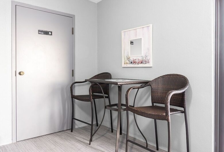 Hotel Gulf Tower 8b 2 Bedroom Condo By Redawning