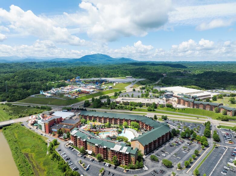 Wilderness At The Smokies - Stone Hill Lodge