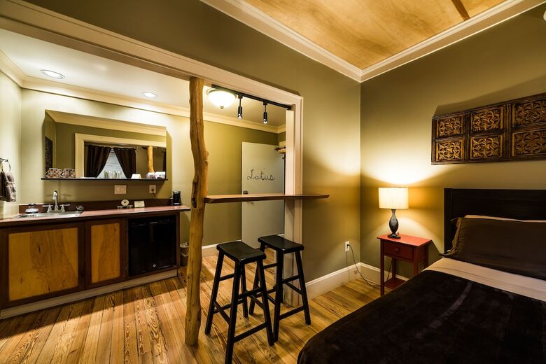 The Walnut Street Inn