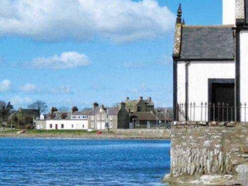 Low Isle House
