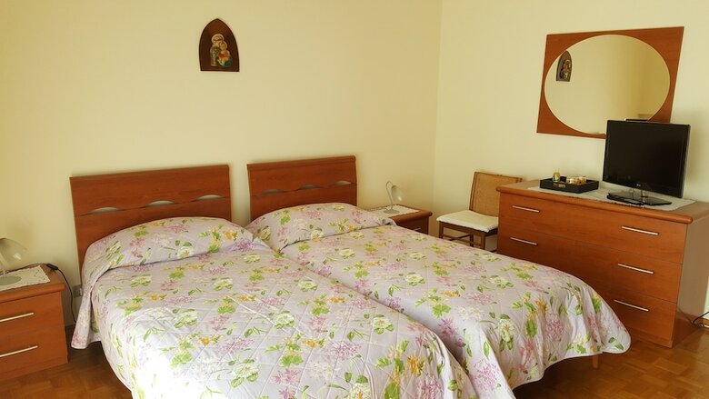Bed And Breakfast Groane