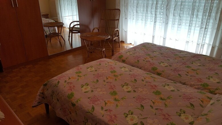 Bed And Breakfast Groane