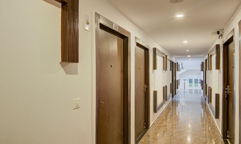 Hotel Treebo The Platinum Studio 50