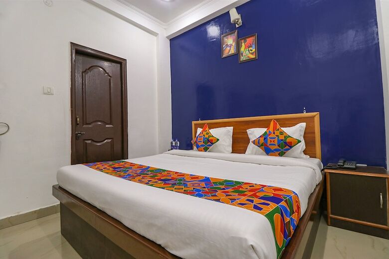 Hotel Fabexpress Royal Stays