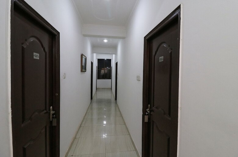 Hotel Fabexpress Royal Stays