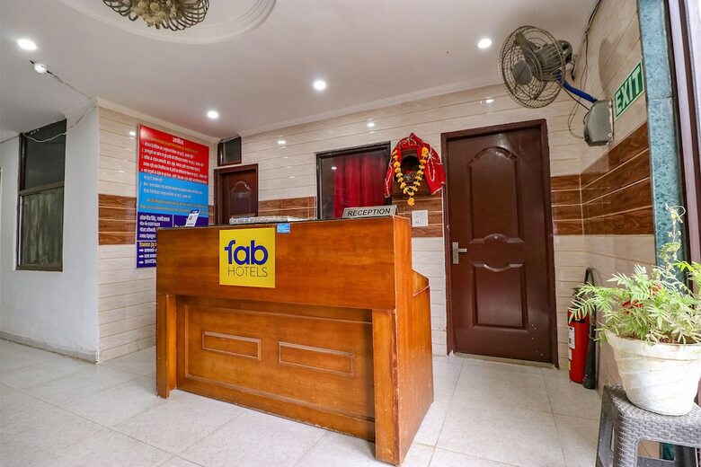 Hotel Fabexpress Royal Stays