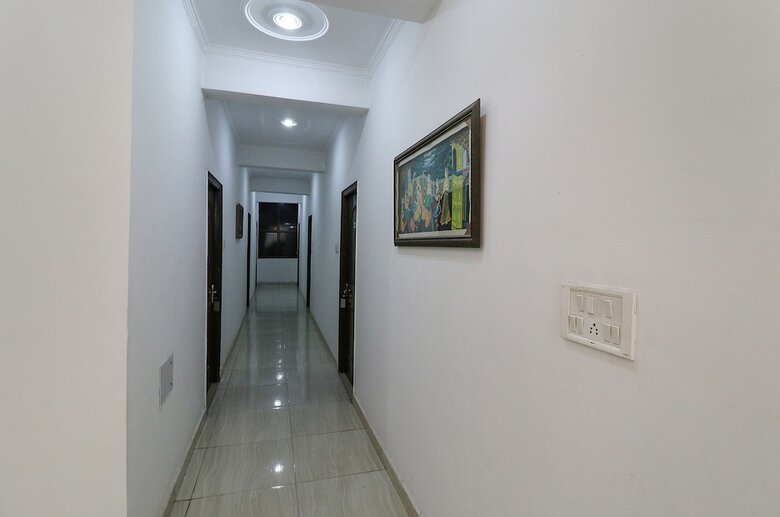 Hotel Fabexpress Royal Stays