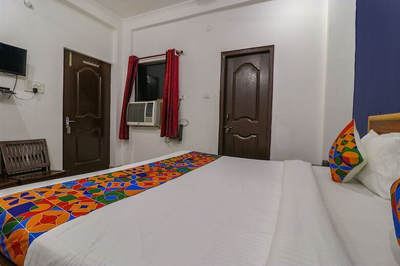 Hotel Fabexpress Royal Stays
