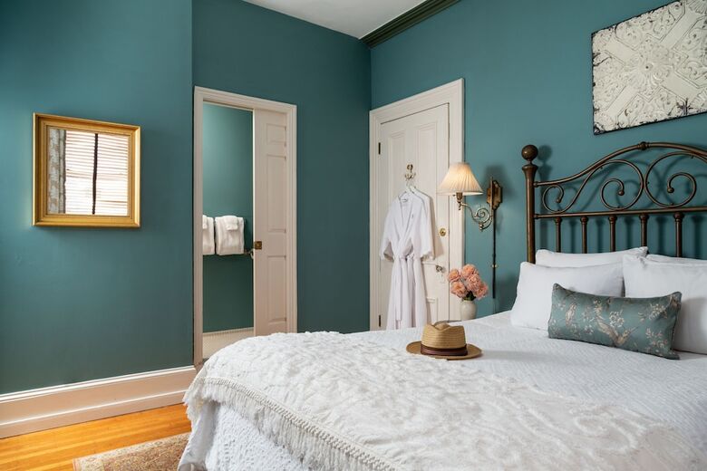 Cornerstone Bed And Breakfast