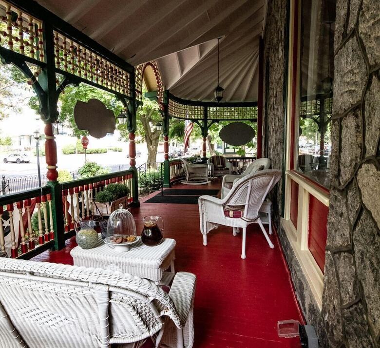 Cornerstone Bed And Breakfast