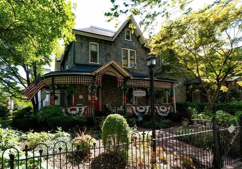 Cornerstone Bed And Breakfast