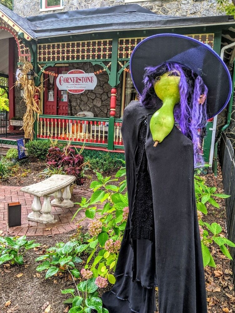 Cornerstone Bed And Breakfast