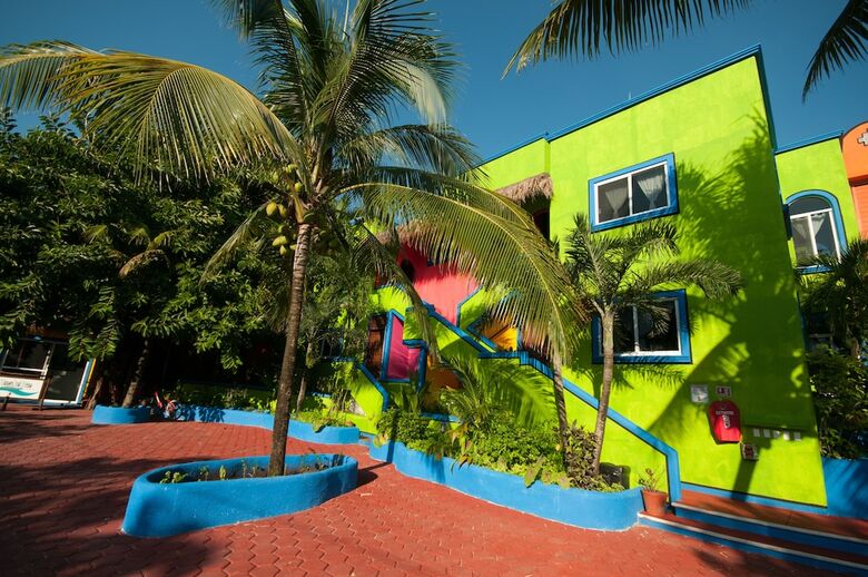 Del Sol Beachfront Hotel And Condos