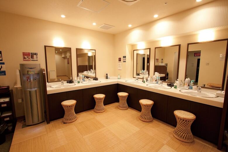 Hearts Capsule Hotel & Spa Nakasu (male Only)