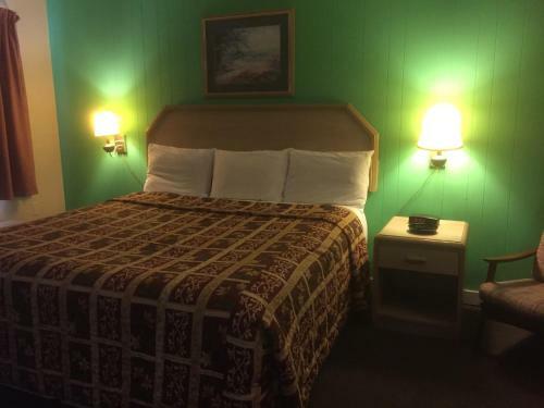 Twin Pine Motel