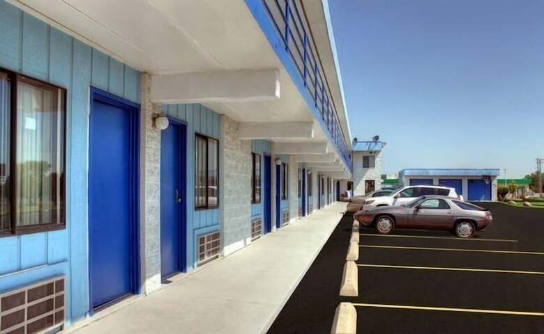 Country Host Motel