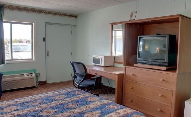Country Host Motel