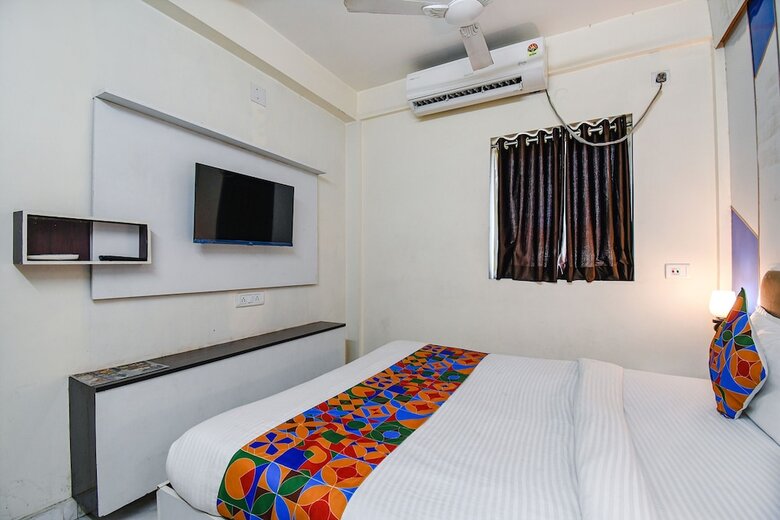 Fabhotel Green Leaf I