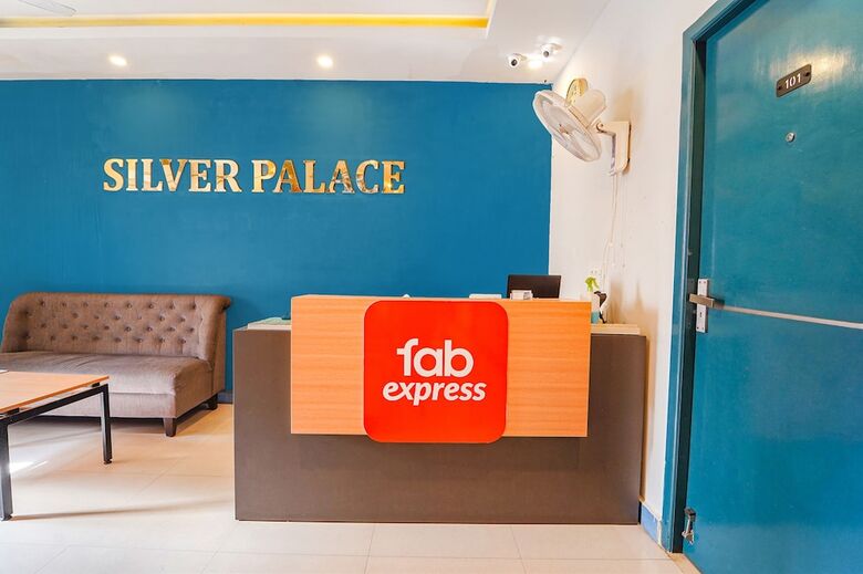 Hotel Fabexpress Silver Palace