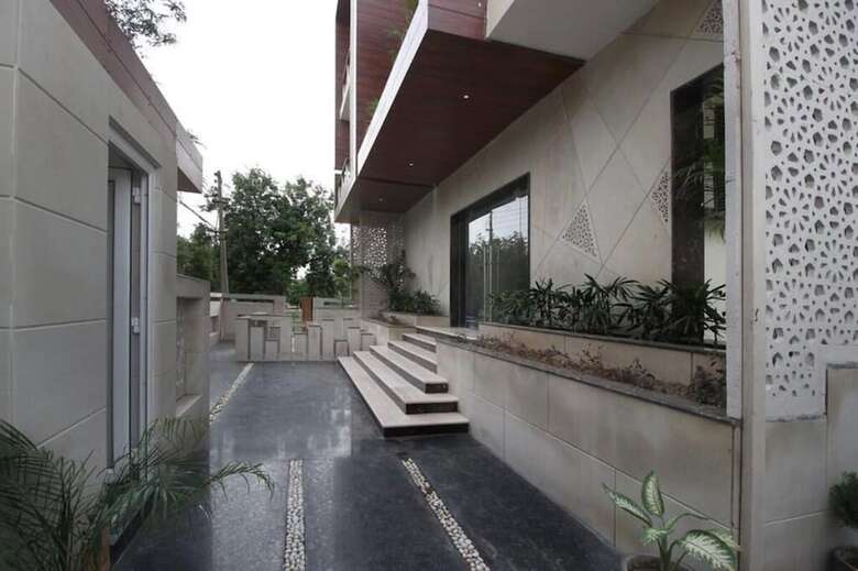 Hotel The Hoften Elite Millennium City, Gurugram