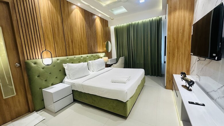 Hotel The Hoften Elite Millennium City, Gurugram