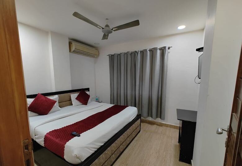Hotel Yellow Cherry