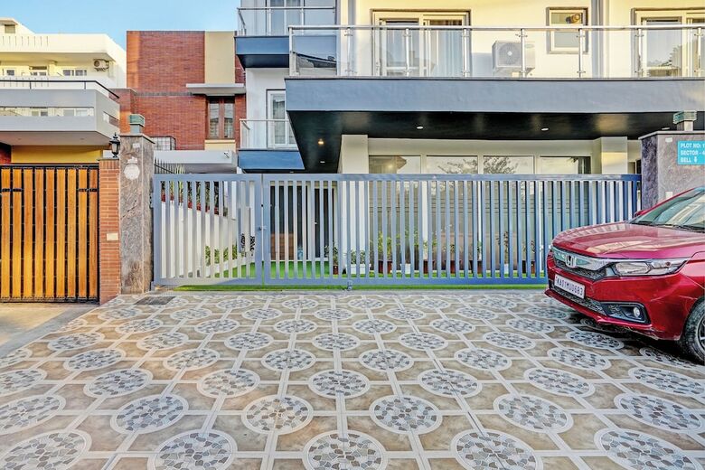 Hotel Homefort Stays, Millennium City Centre Gurugram