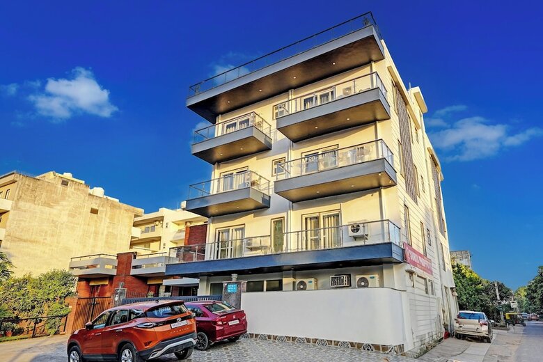 Hotel Homefort Stays, Millennium City Centre Gurugram