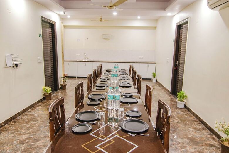 Hotel Homefort Stays, Millennium City Centre Gurugram